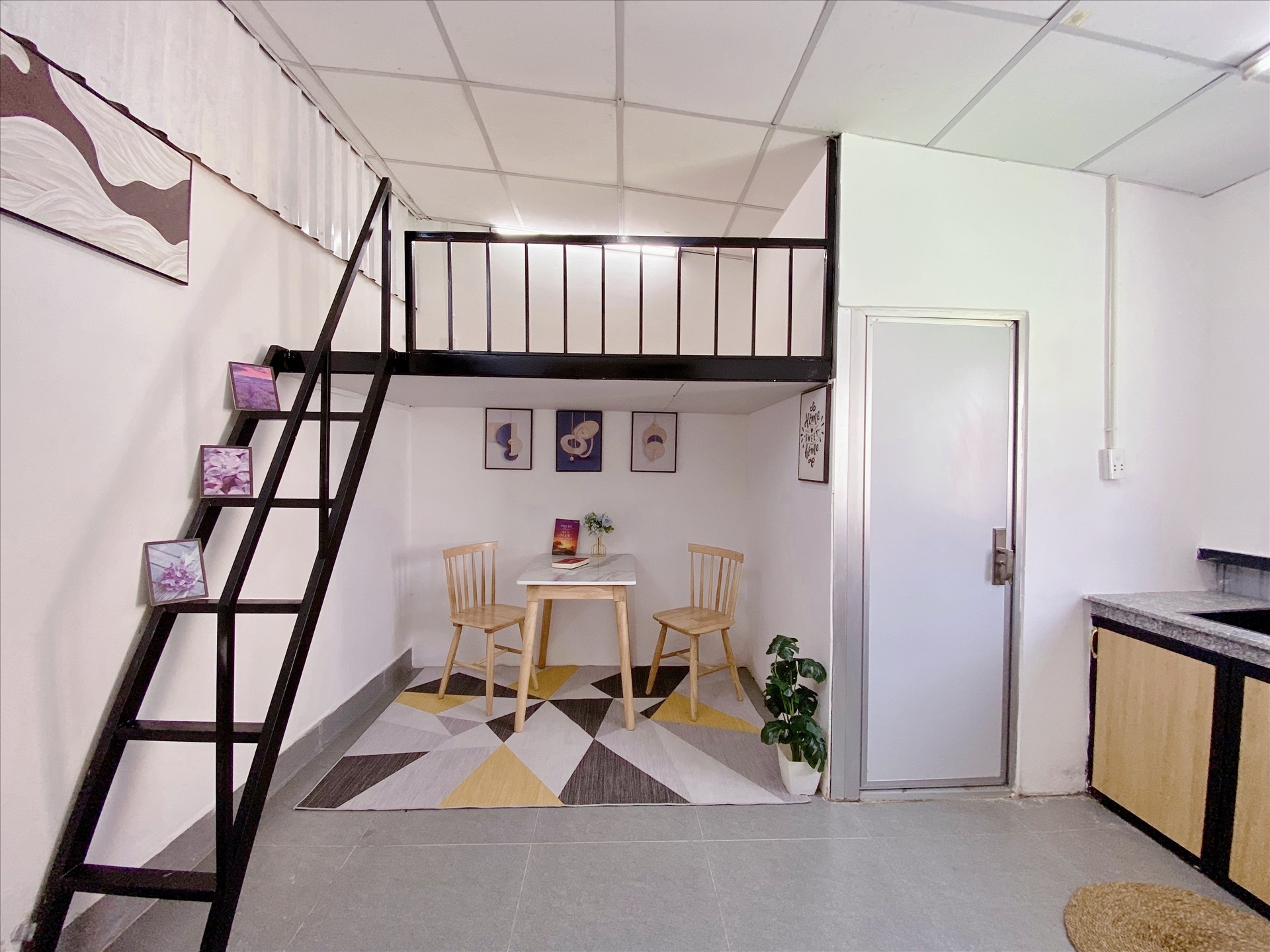 Phòng trọ Duplex 30m2 tại Yolo House Phan Đăng Lưu - Bình Thạnh - Phòng khách