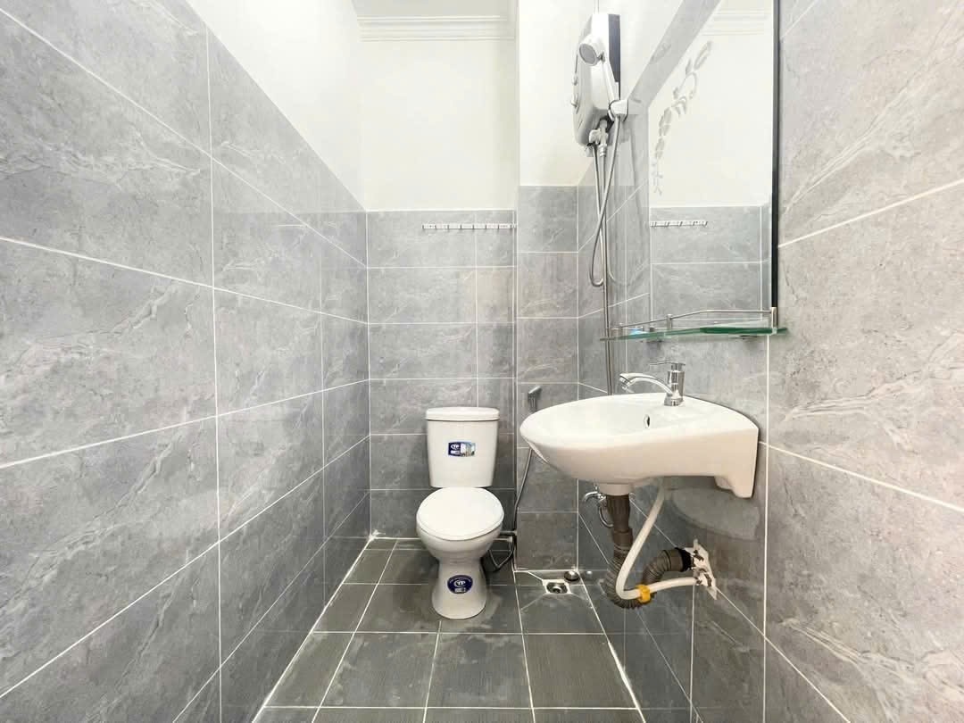 Phòng trọ Studio 30m2 tại TP Room Nguyễn Đình Chính - Phú Nhuận - Phòng tắm