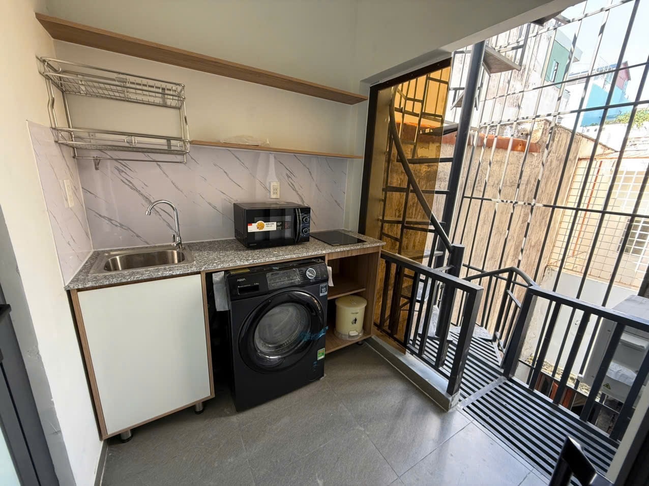 Phòng trọ Studio 28m2 tại NP House Nguyễn Gia Trí - Bình Thạnh - Ban công