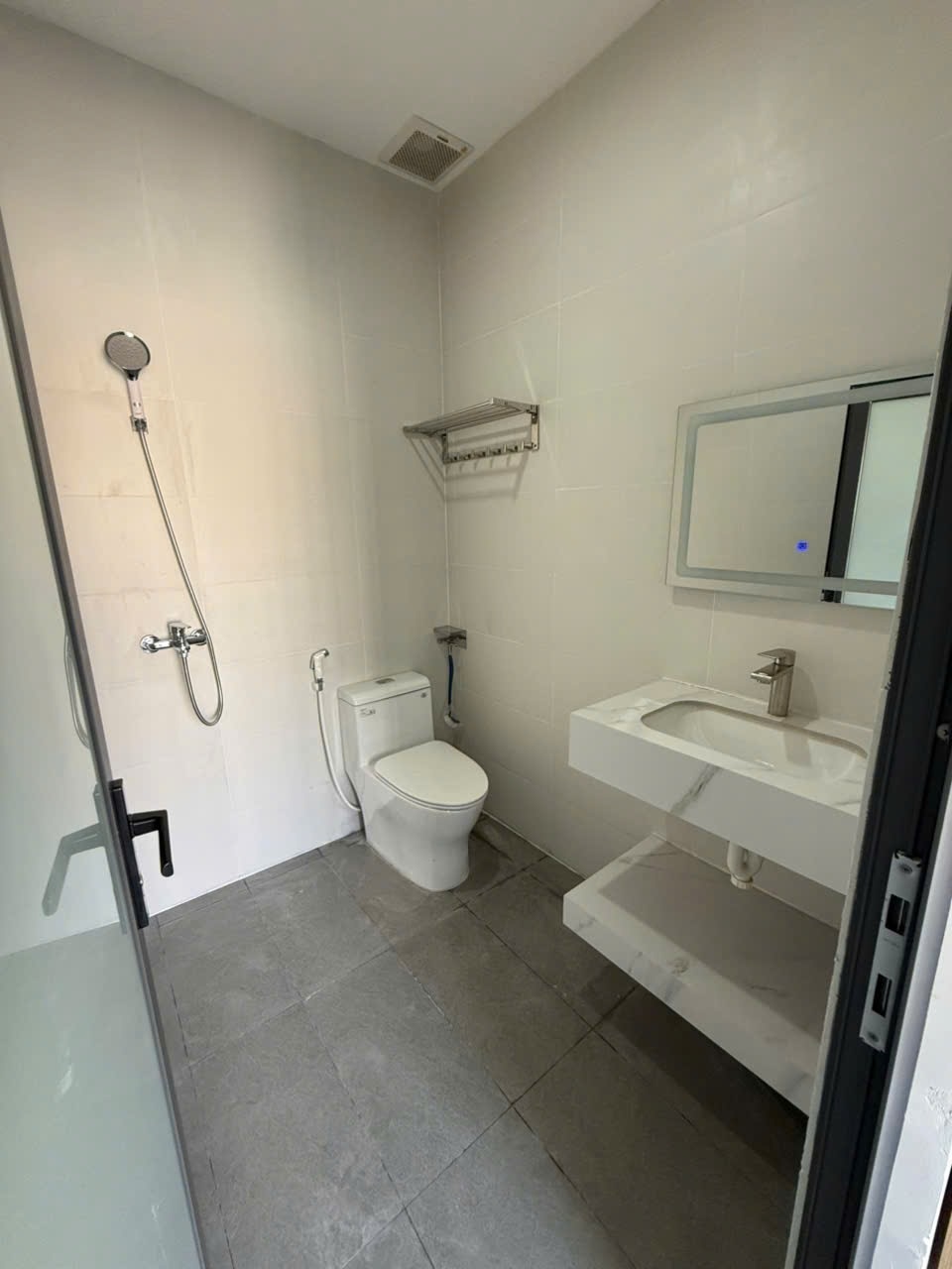 Phòng trọ Studio 28m2 tại NP House Nguyễn Gia Trí - Bình Thạnh - Phòng tắm