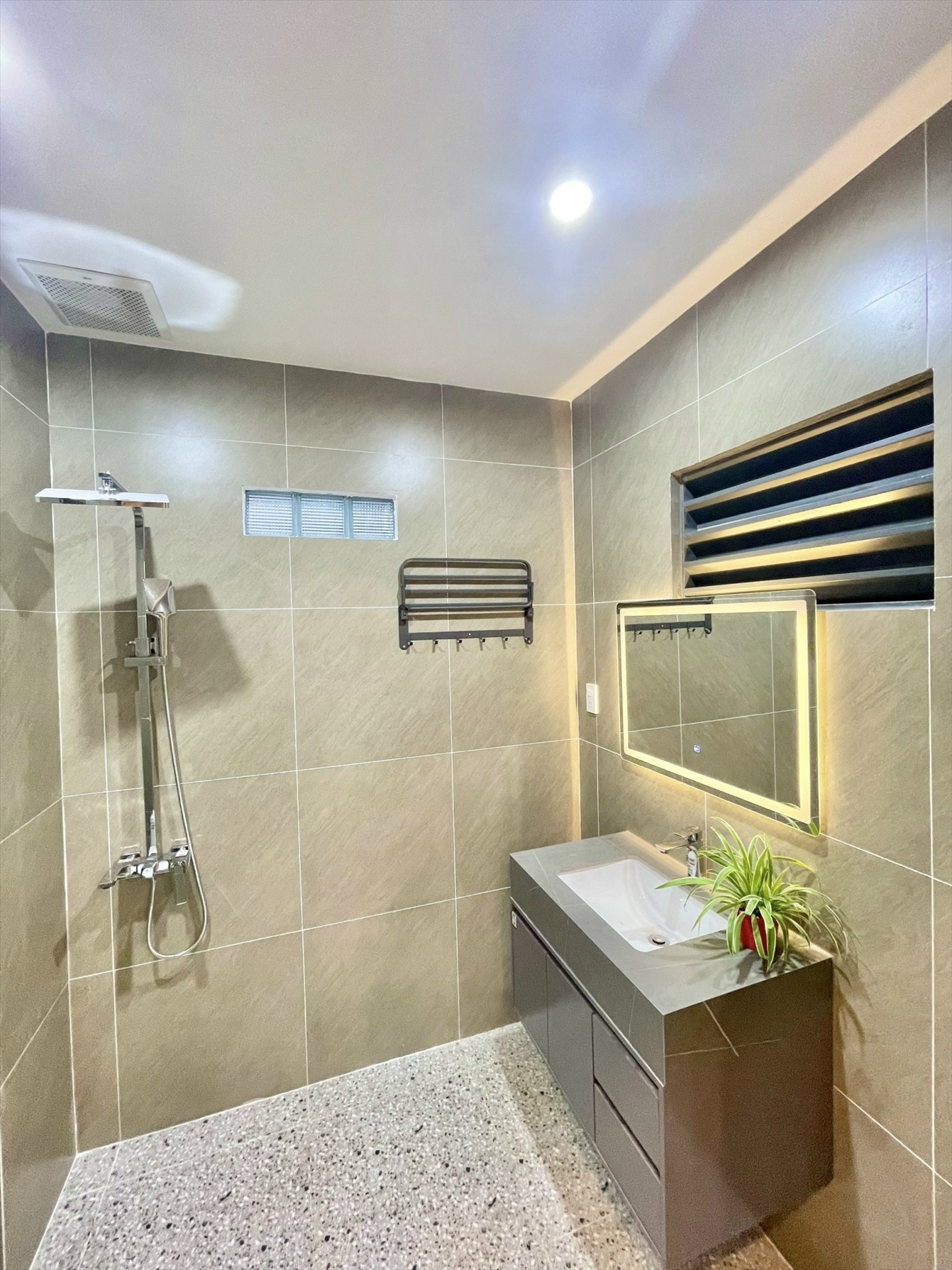 Phòng trọ 1 Phòng ngủ 30m2 tại MOCHI Home Bùi Đình Túy - Bình Thạnh - Phòng tắm