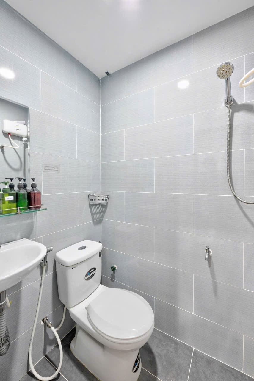 Phòng trọ Studio 25m2 tại T Home Nguyễn Trọng Tuyển - Phú Nhuận - Phòng tắm