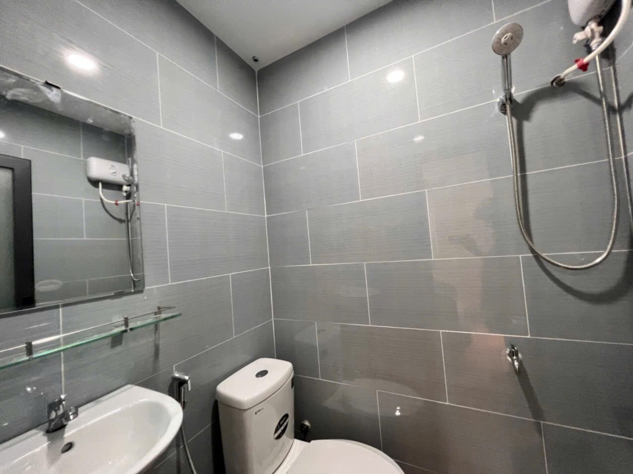 Phòng trọ Studio 25m2 tại T Home Nguyễn Trọng Tuyển - Phú Nhuận - Phòng tắm