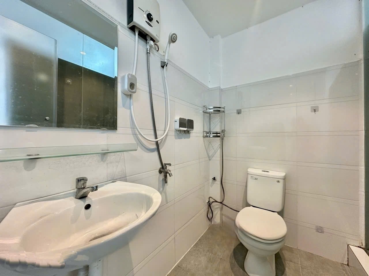 Phòng trọ 1 Phòng ngủ 52m2 tại Q Room Huỳnh Văn Bánh - Phú Nhuận - Phòng tắm