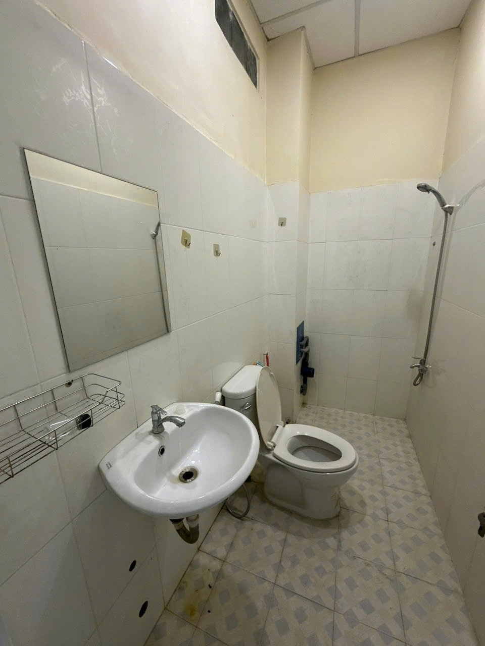 Phòng trọ Studio 18m2 tại T Room Nguyễn Kiệm - Phú Nhuận - Phòng tắm