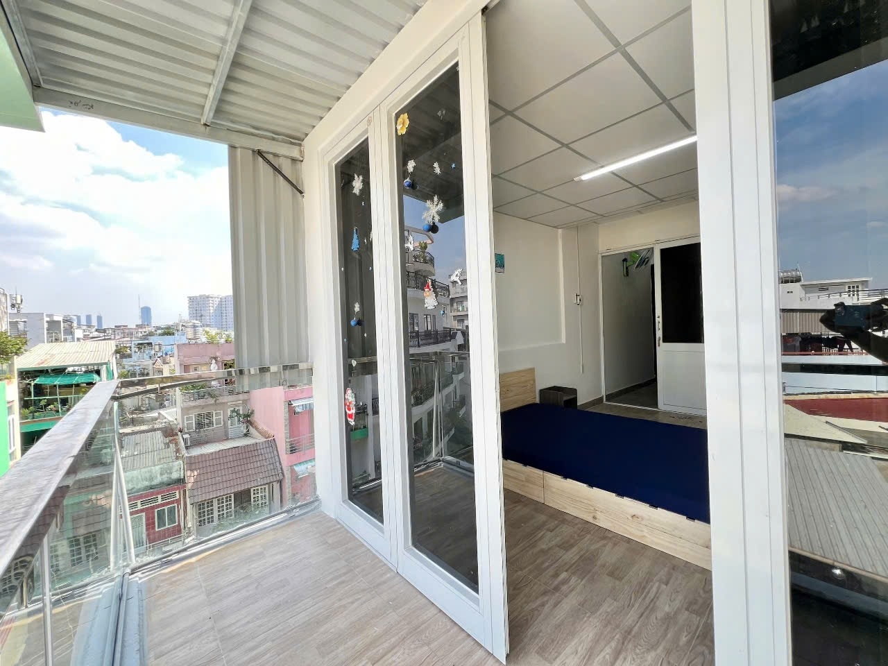 Phòng trọ 1 Phòng ngủ 40m2 tại DrewHouse Phan Tây Hồ - Phú Nhuận  - Ban công
