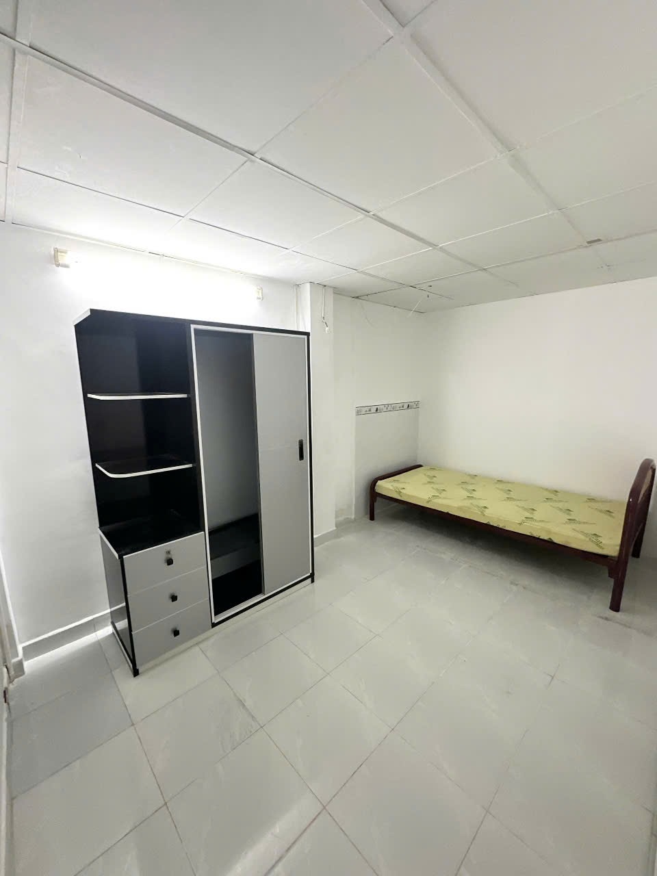 Phòng trọ Studio 18m2 tại T Room Nguyễn Kiệm - Phú Nhuận - Phòng khách