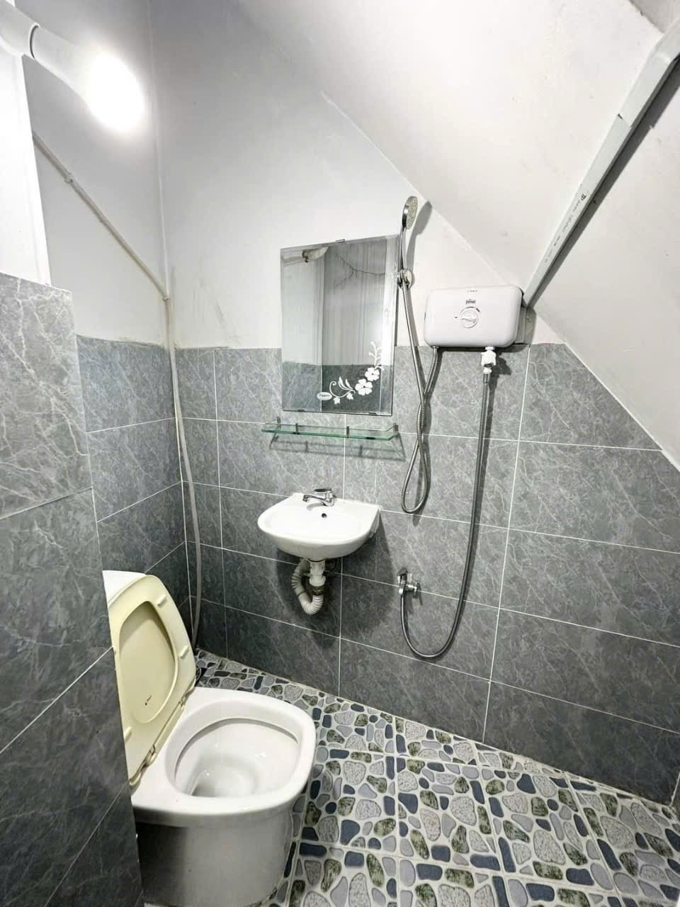 Phòng trọ 2 Phòng ngủ 30m2 tại AK House Chu Văn An - Bình Thạnh  - Phòng tắm