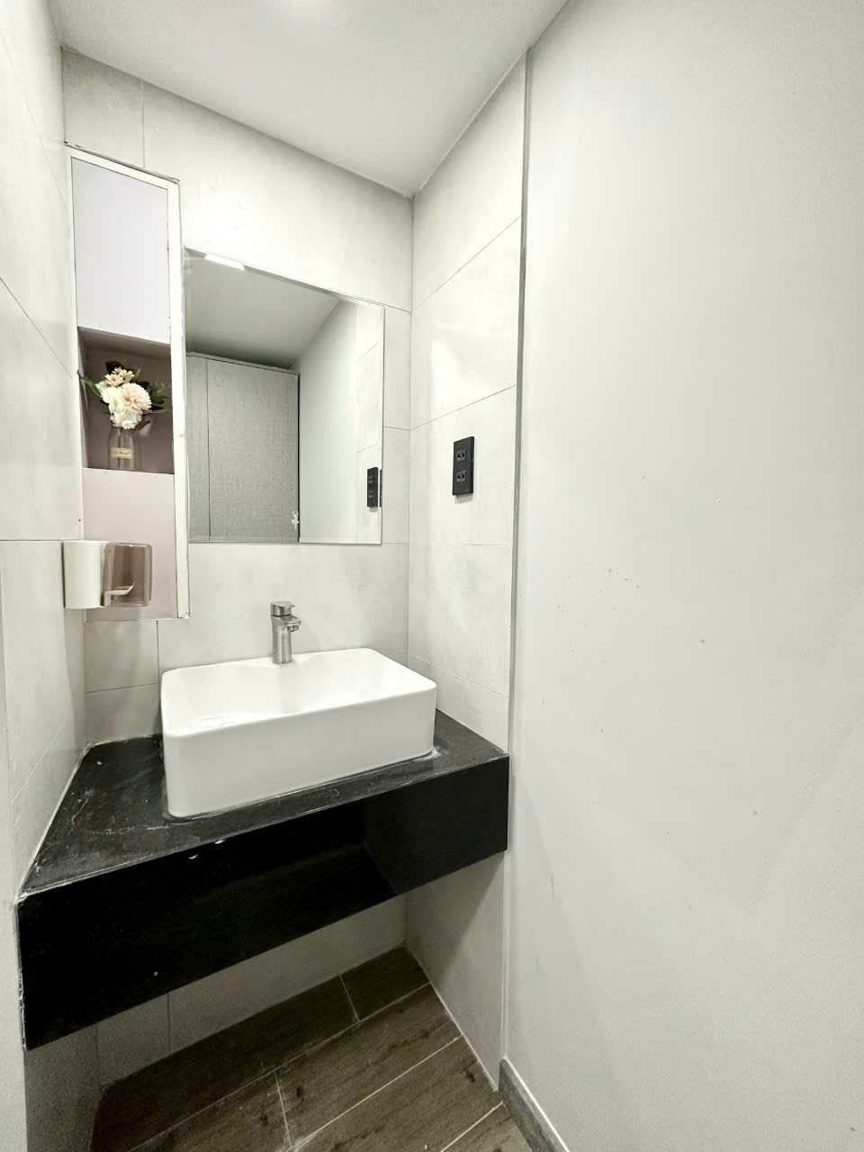 Phòng trọ Duplex 20m2 tại SàiGònTrọ Nguyễn Thượng Hiền - Bình Thạnh - Phòng tắm