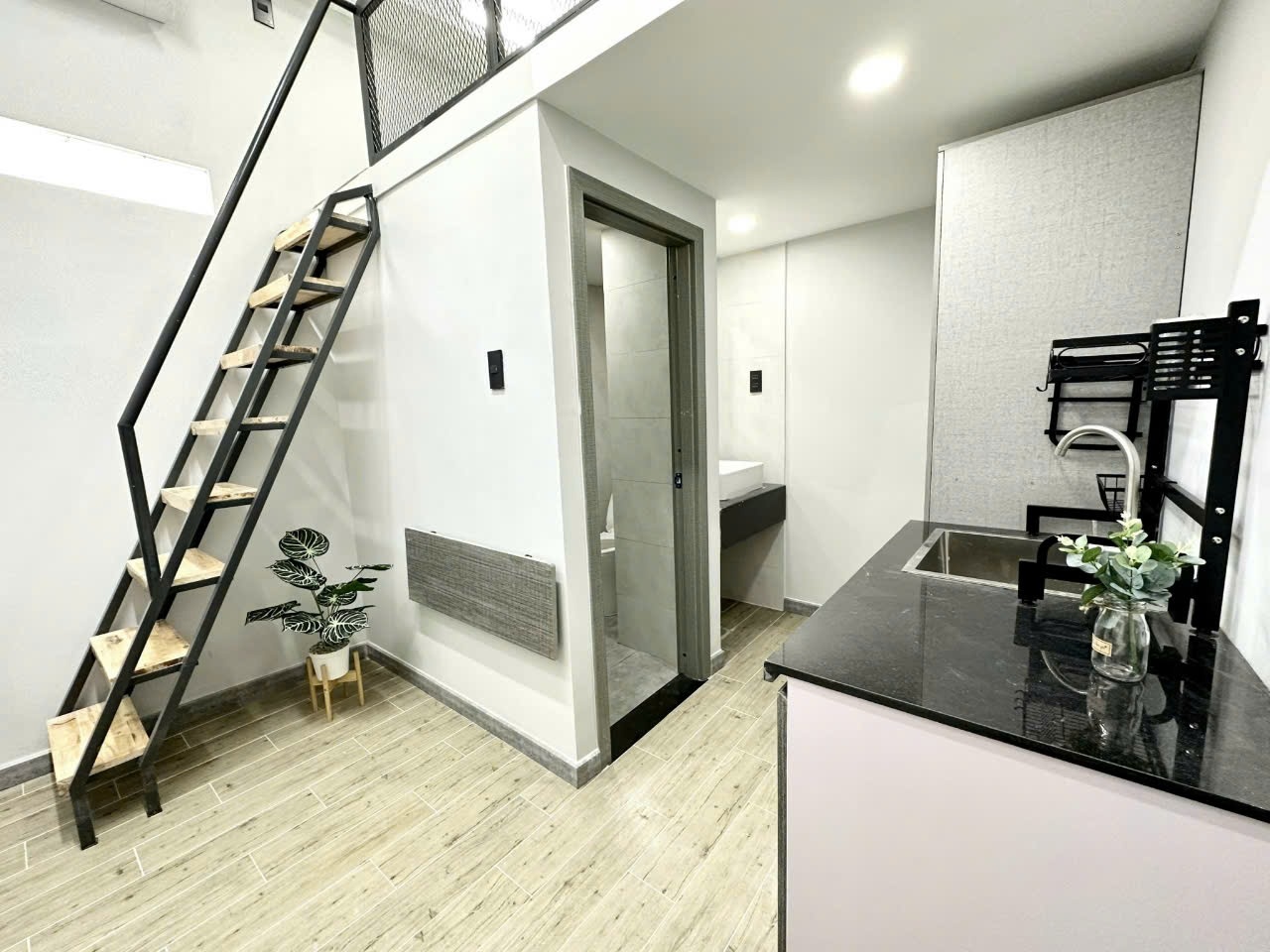 Phòng trọ Duplex 20m2 tại SàiGònTrọ Nguyễn Thượng Hiền - Bình Thạnh - Phòng khách