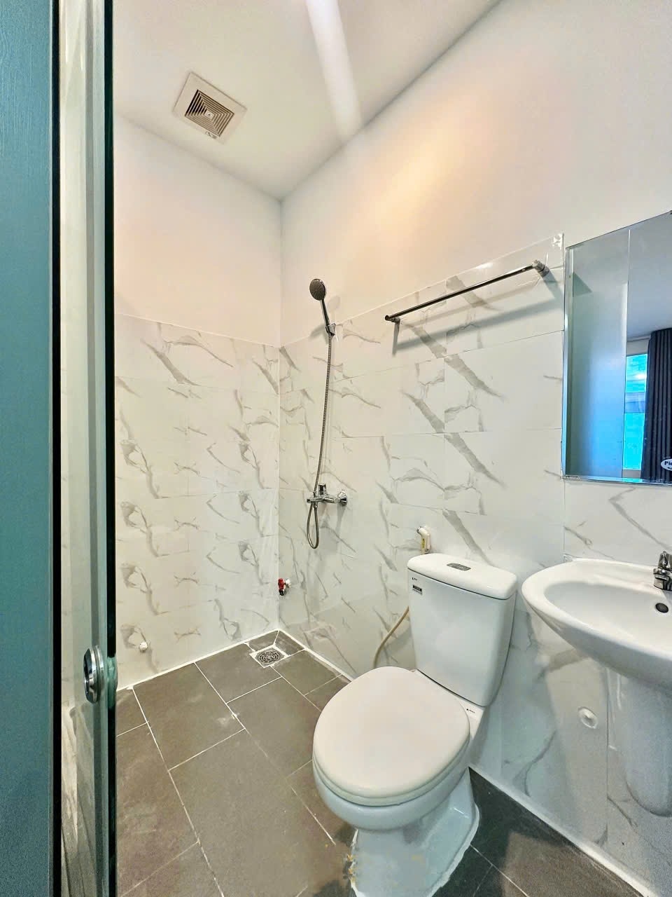 Phòng trọ Studio 30m2 tại N House Ngô Tất Tố - Bình Thạnh - Phòng tắm