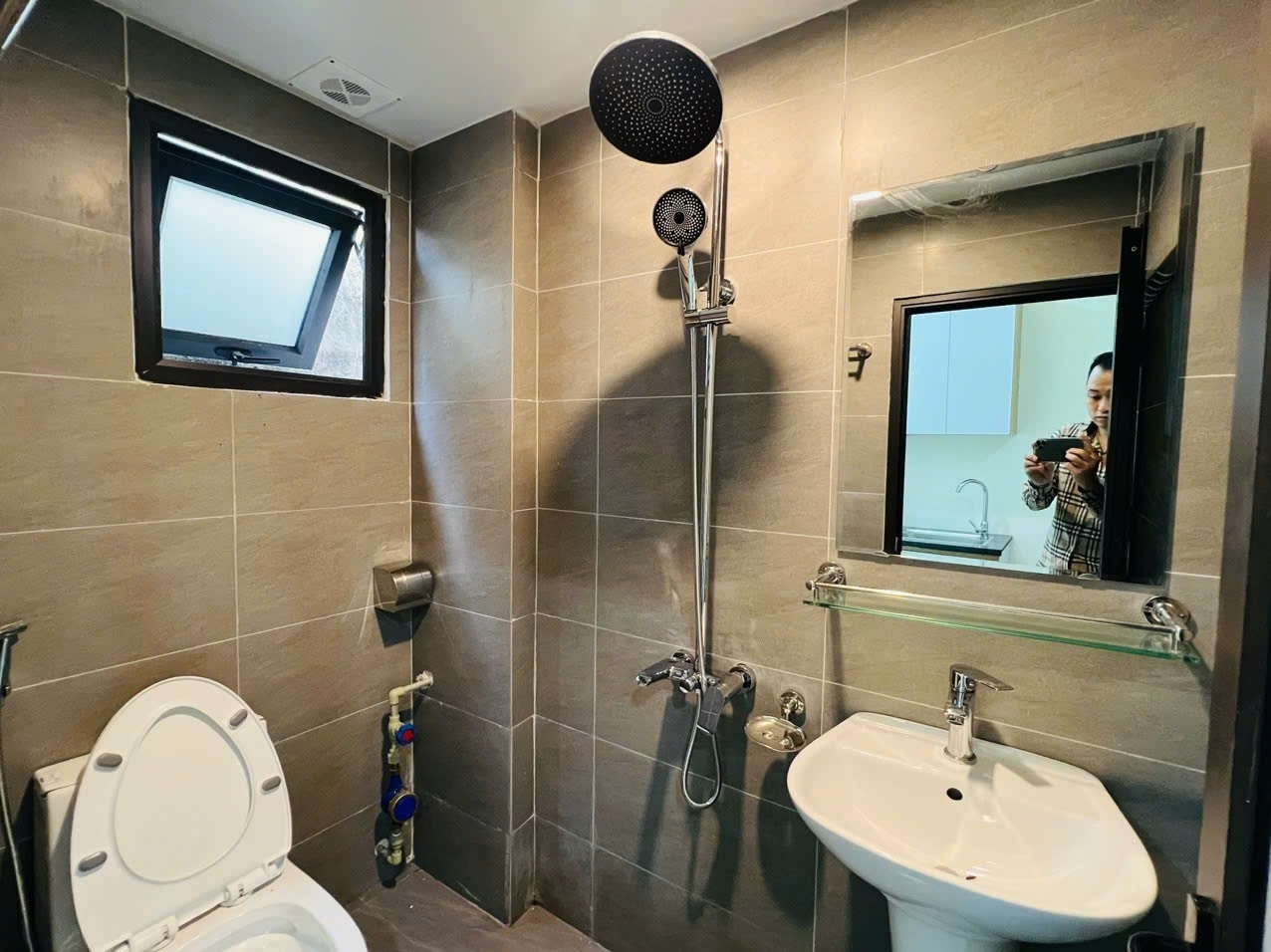 Phòng trọ Studio 20m2 tại TA House Võ Chí Công - Cầu Giấy - Phòng tắm