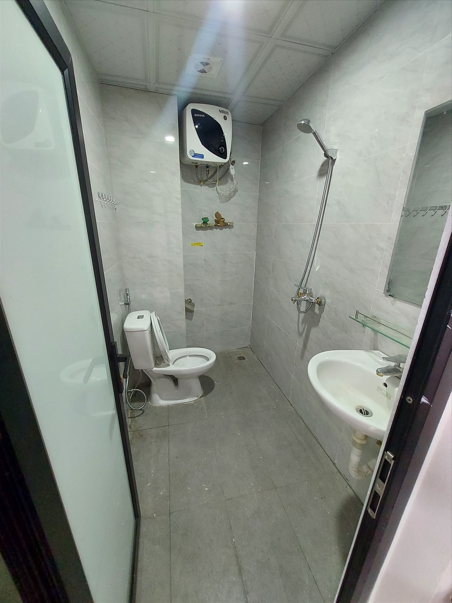 Phòng trọ Studio 20.5m2 tại TV House Mễ Trì - Nam Từ Liêm - Phòng tắm