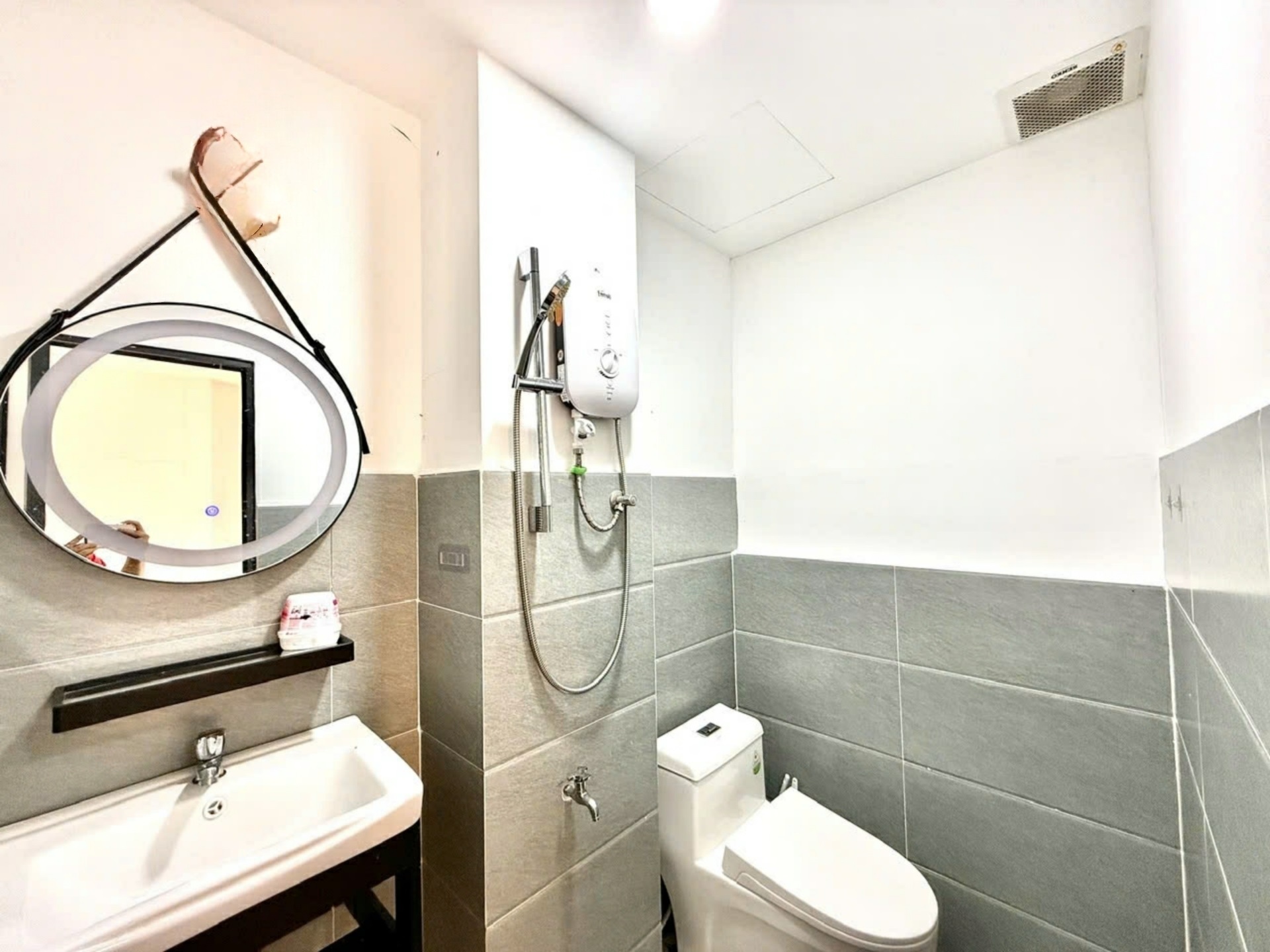 Phòng trọ Studio 28m2 tại Như Ý Home Nguyễn Gia Trí - Bình Thạnh - Phòng tắm
