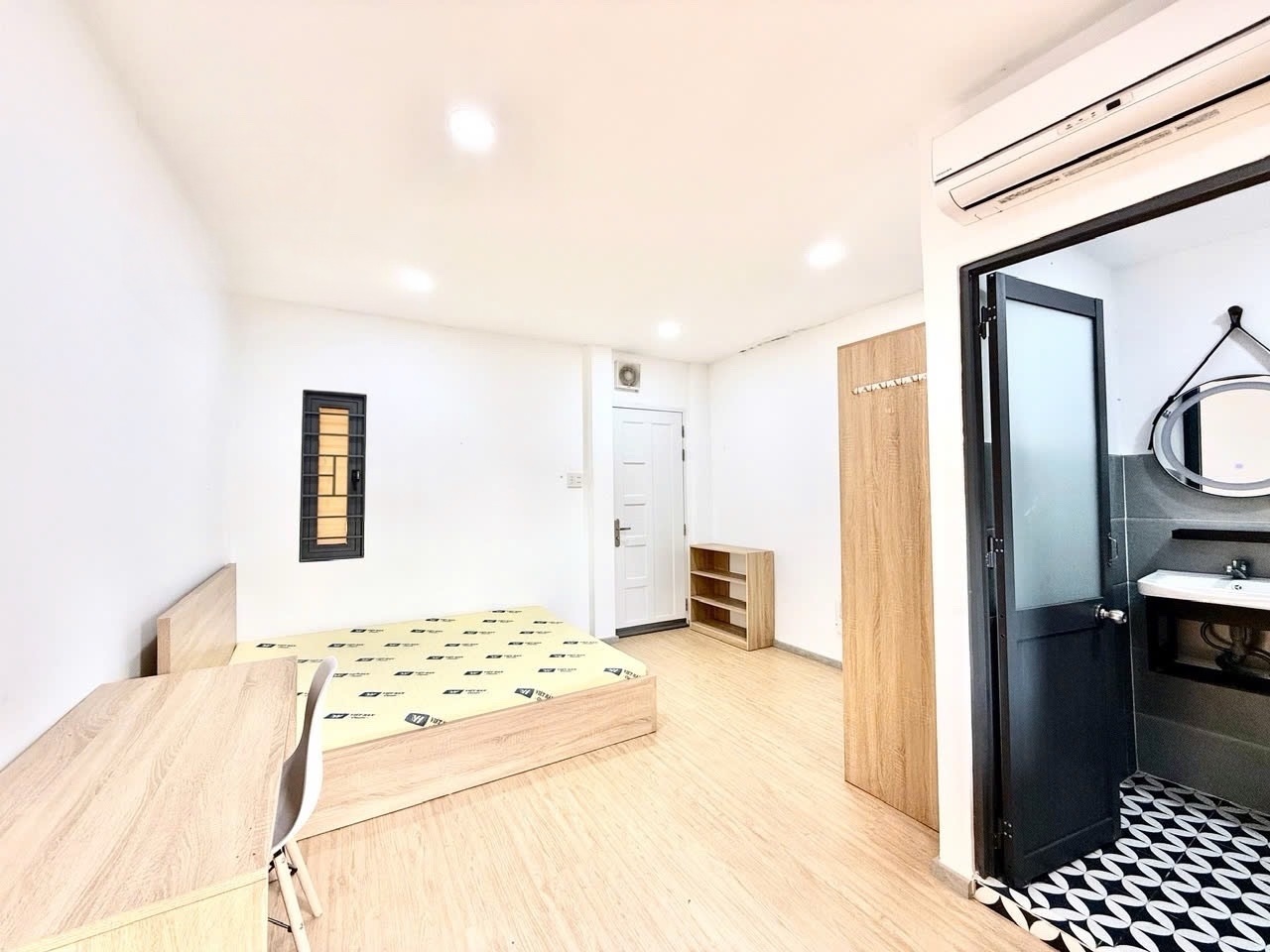 Phòng trọ Studio 28m2 tại Như Ý Home Nguyễn Gia Trí - Bình Thạnh - Phòng khách