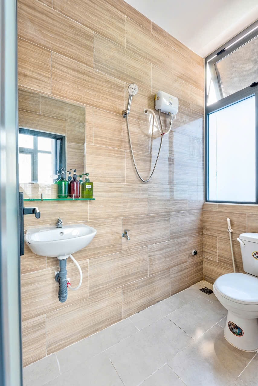 Phòng trọ Studio 30m2 tại T Home Nguyễn Trọng Tuyển - Phú Nhuận - Phòng tắm