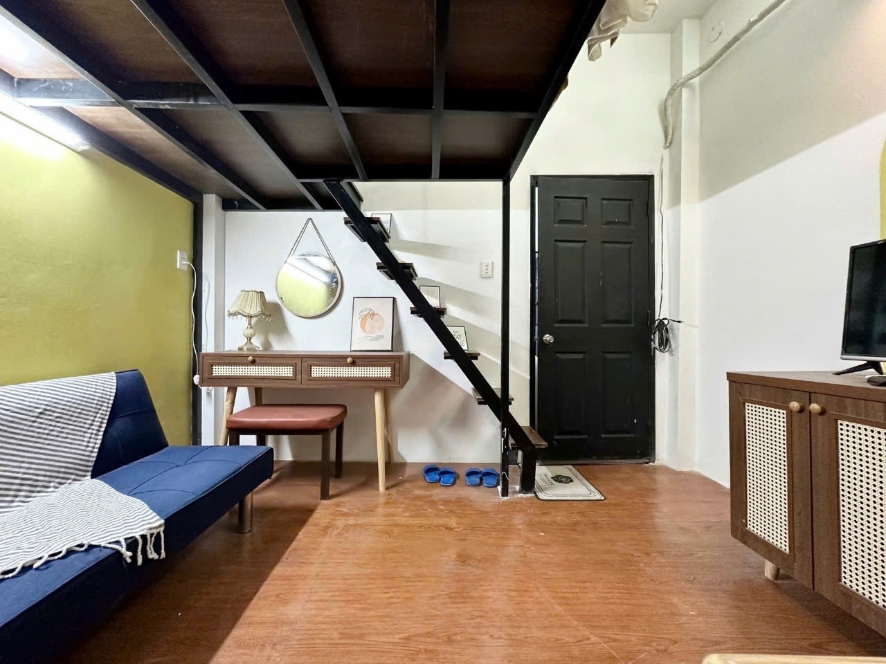 Phòng trọ Duplex 20m2 tại Maison House Hồ Bá Kiện - Quận 10 - Phòng khách