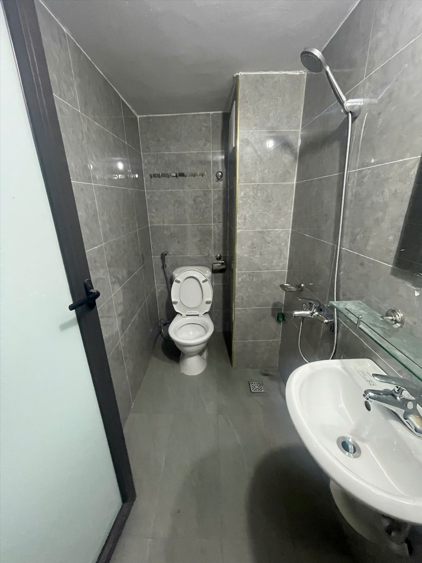 Phòng trọ Studio 30m2 tại AH House Mễ Trì - Nam Từ Liêm  - Phòng tắm