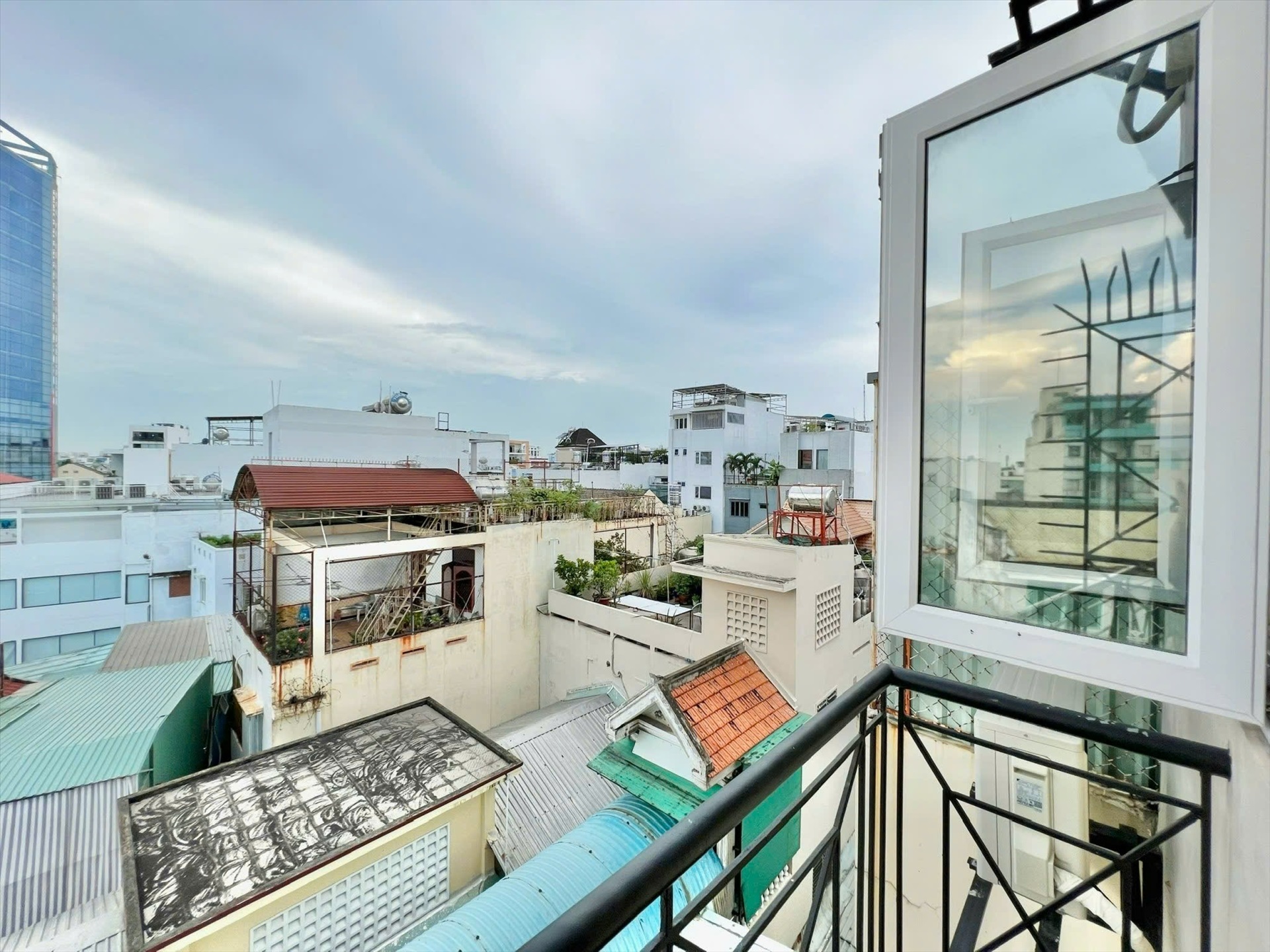 Phòng trọ Studio 35m2 tại HN Home Lê Văn Sỹ - Quận 3 - Ban công