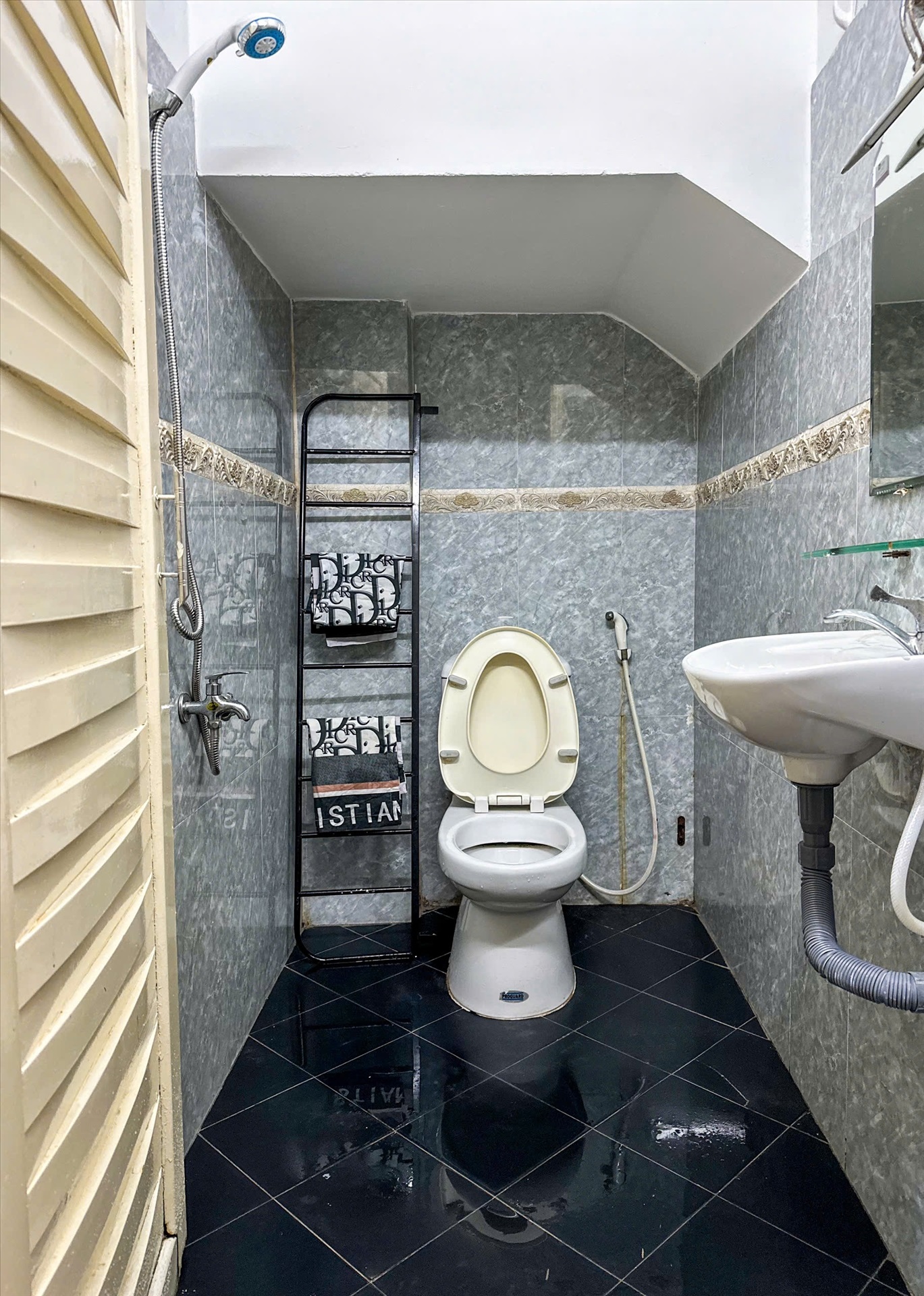 Phòng trọ Studio 25m2 tại NM House Nguyễn Thượng Hiền - Bình Thạnh - Phòng tắm