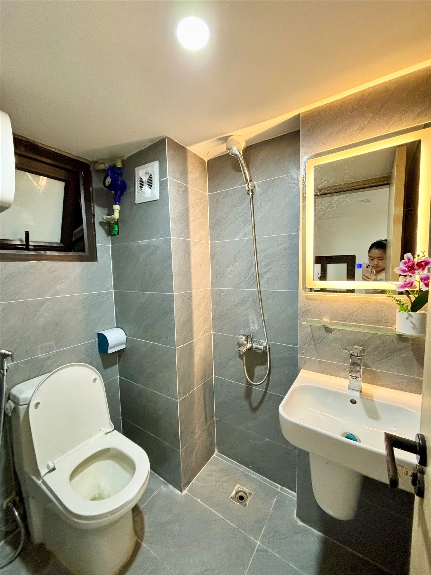Phòng trọ Duplex 25m2 tại MS House Trung Kính - Cầu Giấy - Phòng tắm