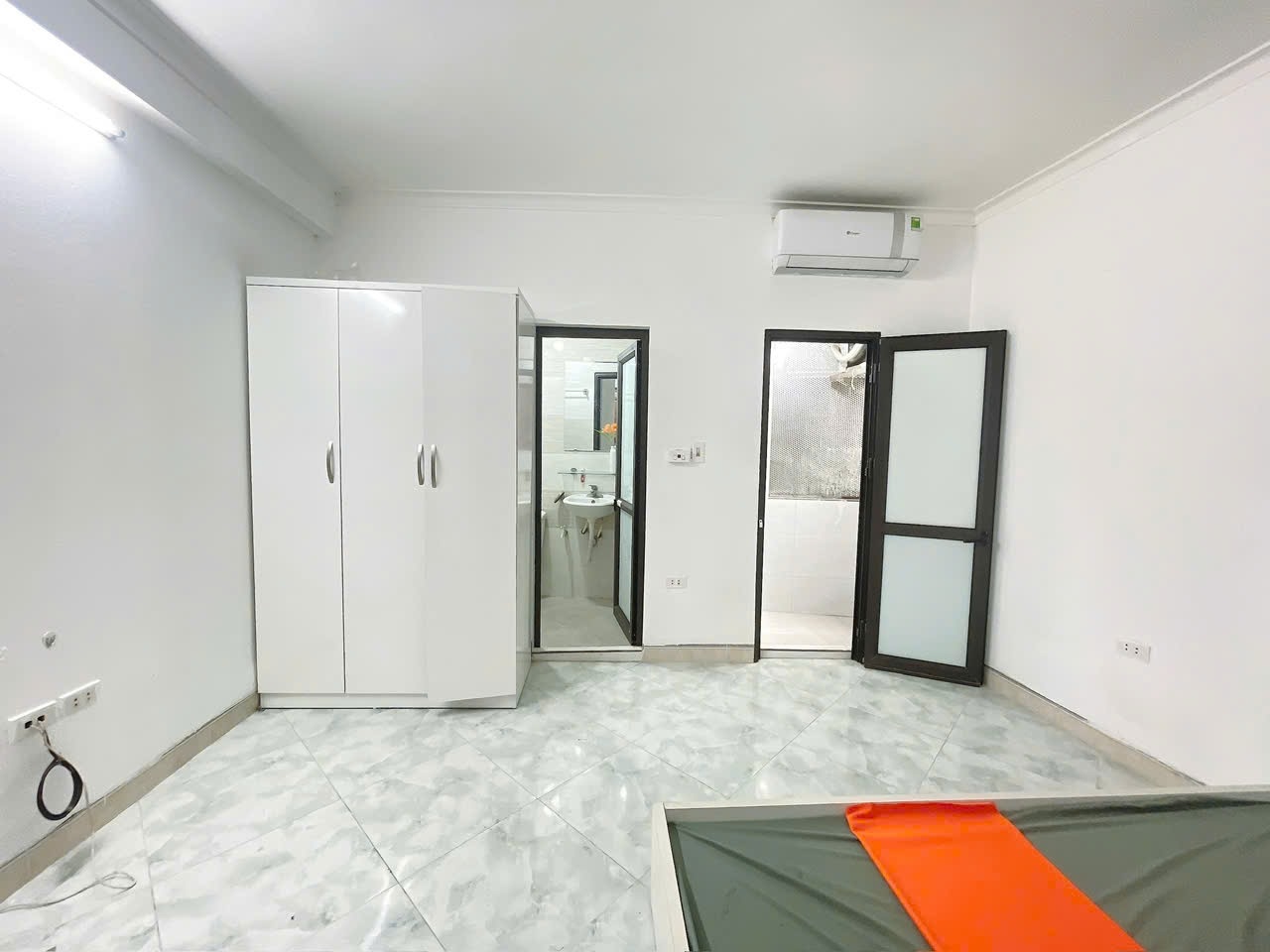 Phòng trọ Studio 28m2 tại HappyHomes Hồ Tùng Mậu - Cầu Giấy - Phòng khách