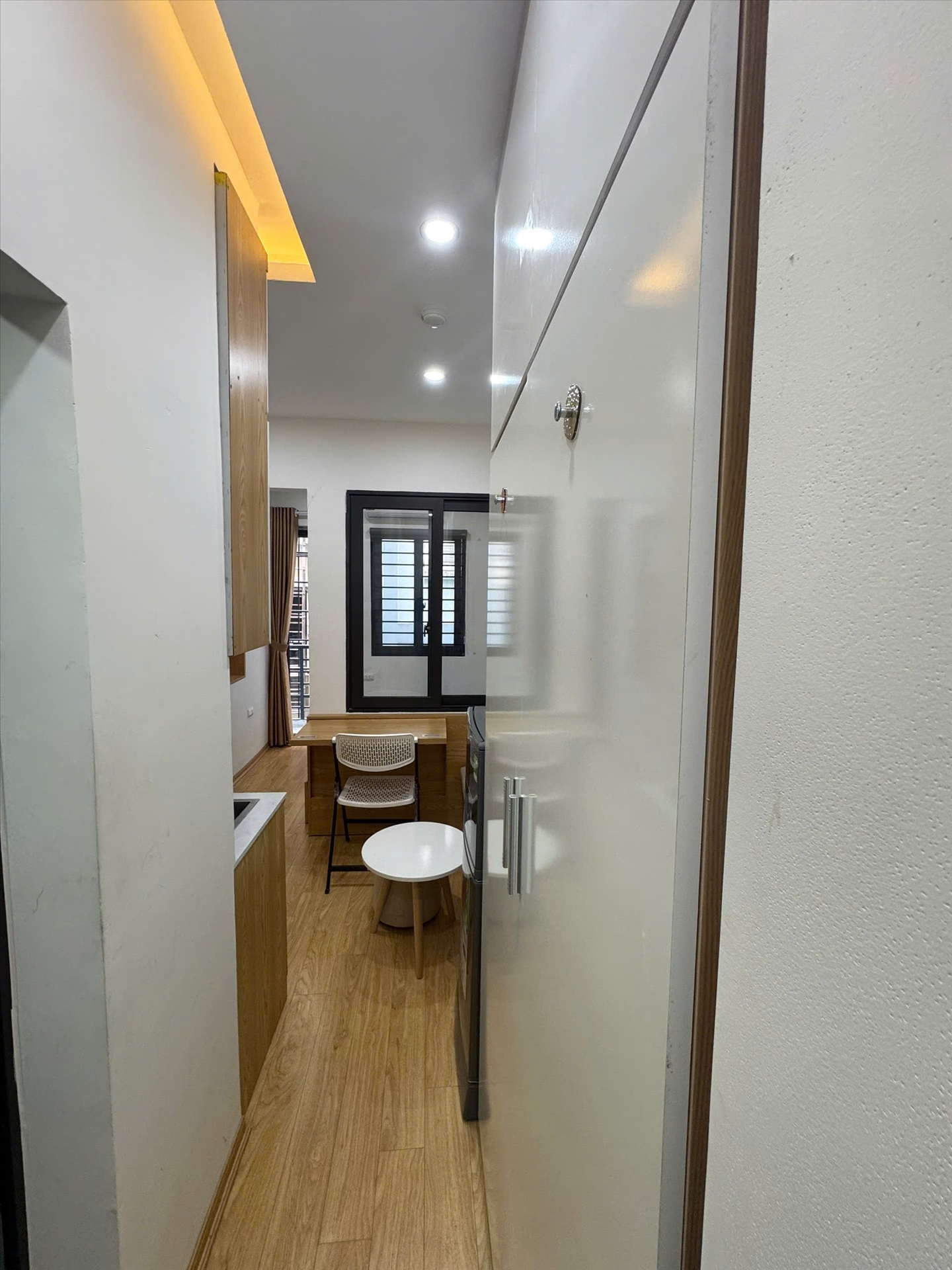 Phòng trọ Studio 20m2 tại DL House Trung Kính - Cầu Giấy - Phòng khách