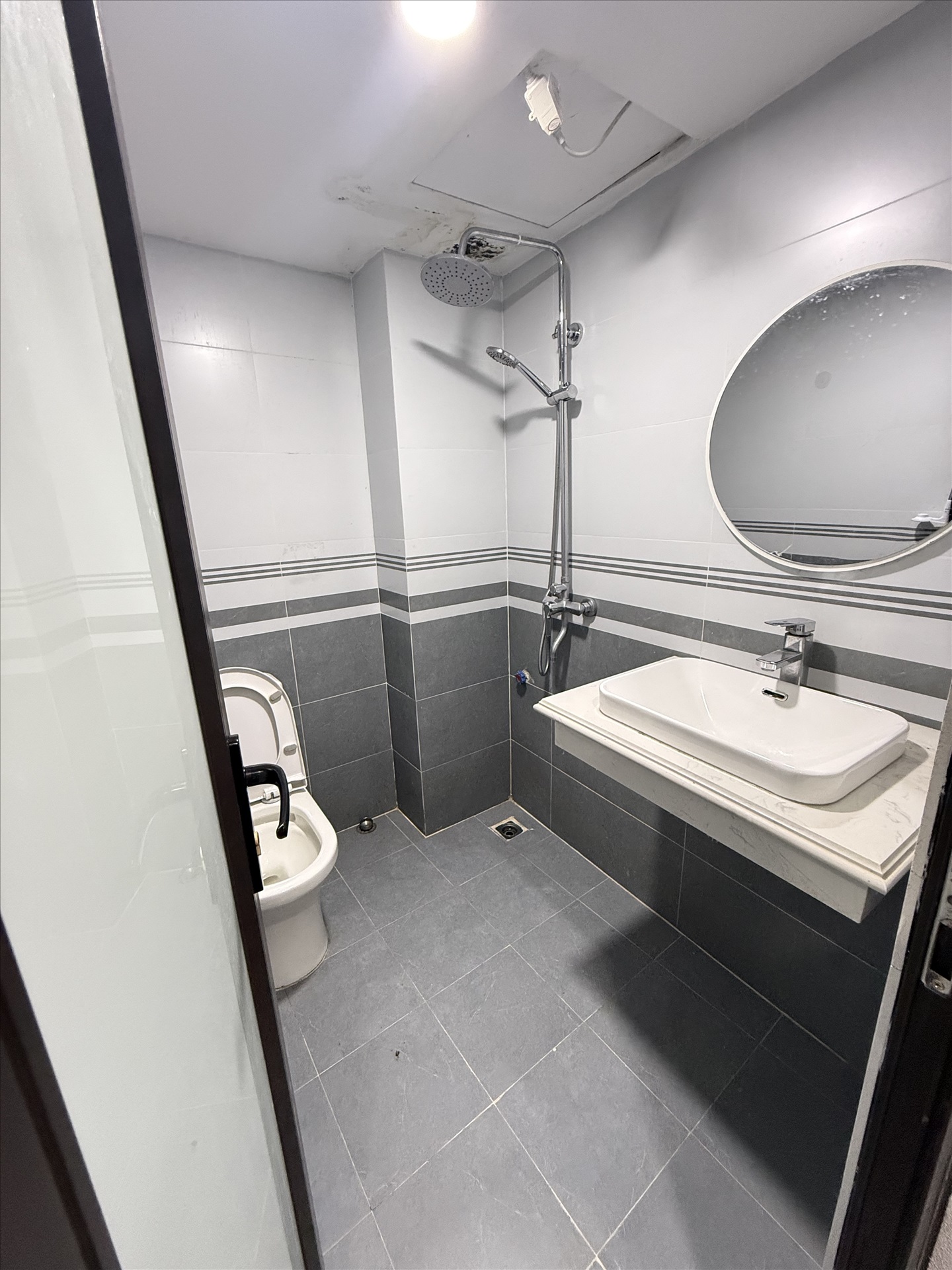 Phòng trọ Studio 30m2 tại NTV Apartment Xuân Thủy - Cầu Giấy - Phòng tắm