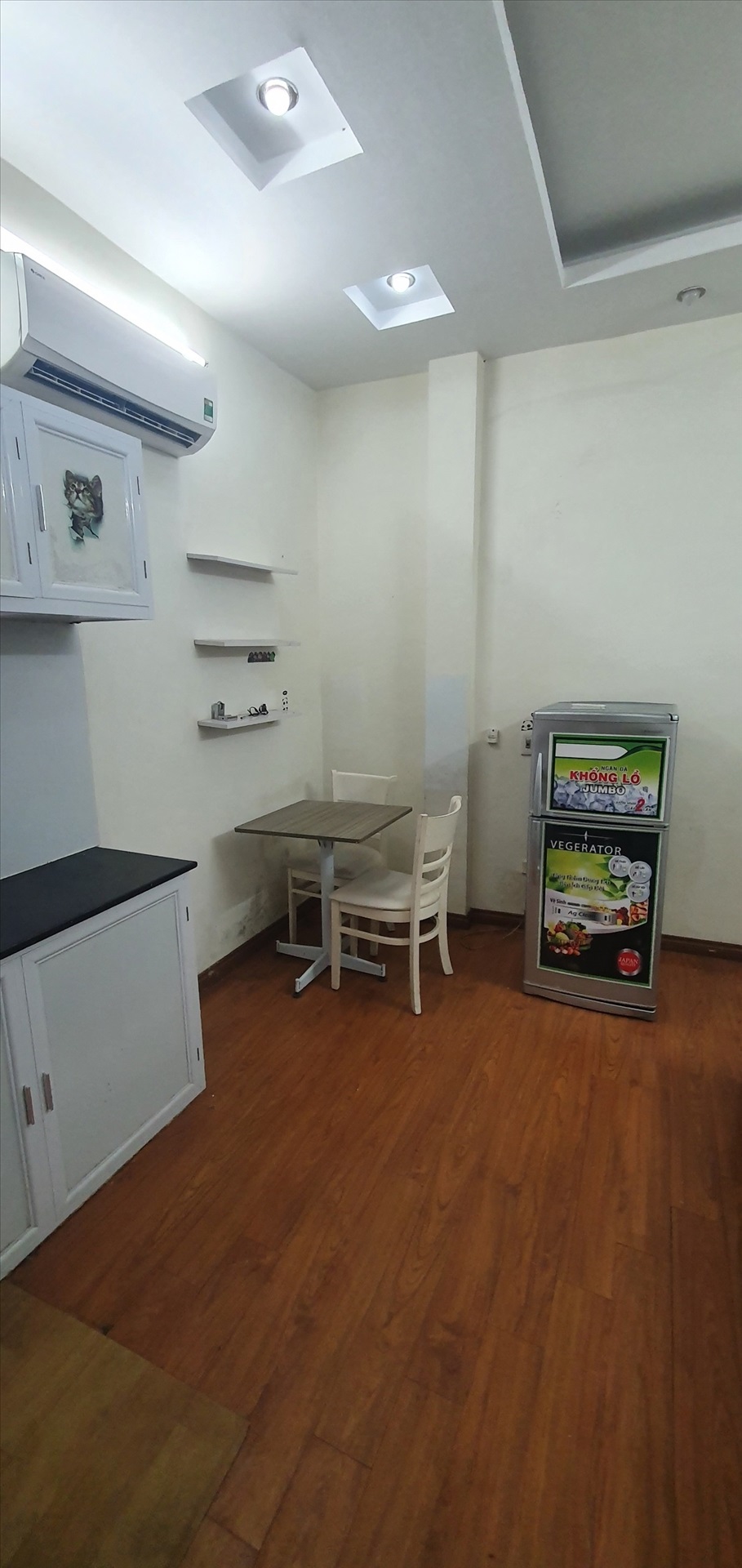 Phòng trọ Studio 30m2 tại NTV Apartment Trần Quốc Vượng - Cầu Giấy - Phòng khách