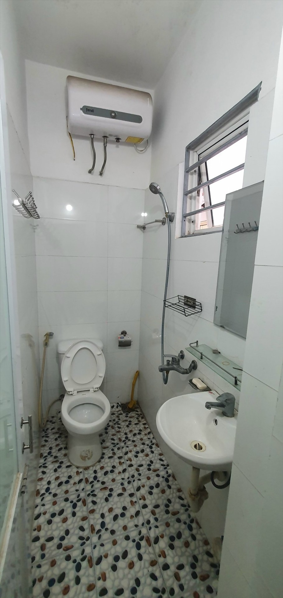 Phòng trọ Studio 30m2 tại NTV Apartment Trần Quốc Vượng - Cầu Giấy - Phòng tắm