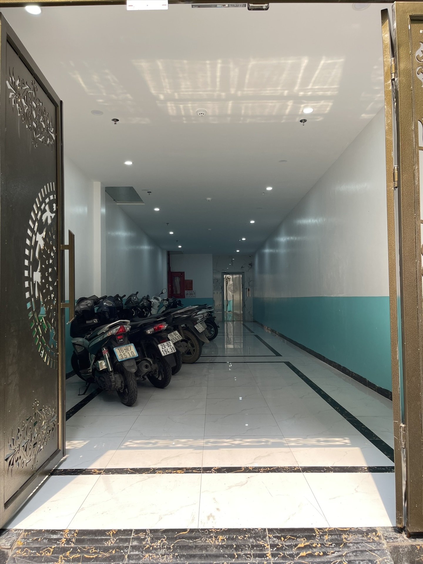 Phòng trọ NTV Apartment Nguyễn Ngọc Vũ - Cầu Giấy - Khu để xe (*)