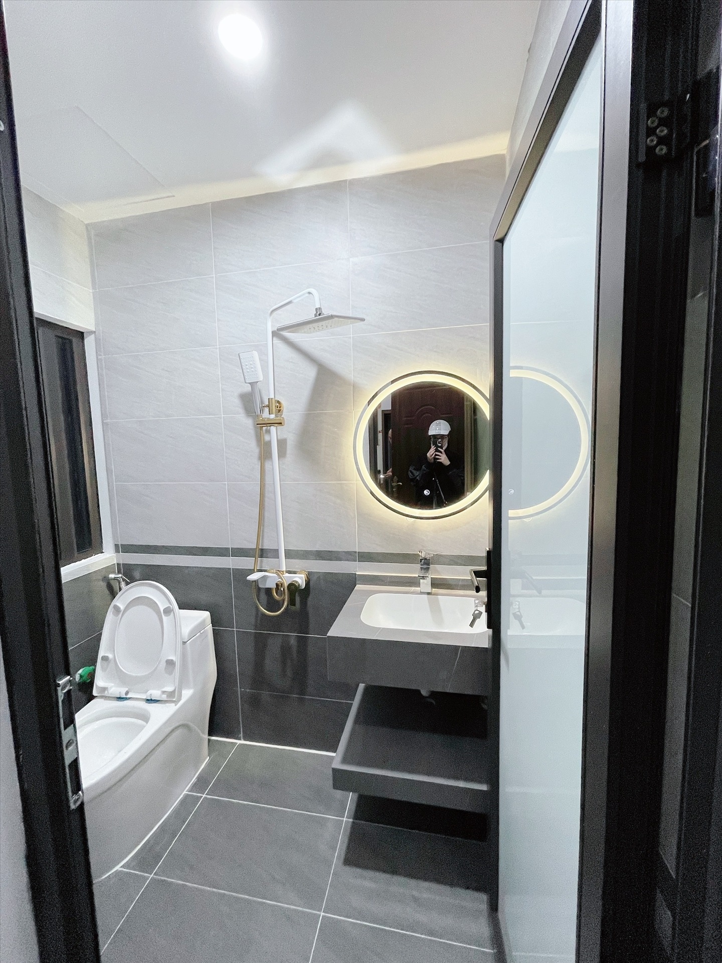 Phòng trọ Studio 25m2 tại NTV Apartment Nguyễn Ngọc Vũ - Cầu Giấy - Phòng tắm