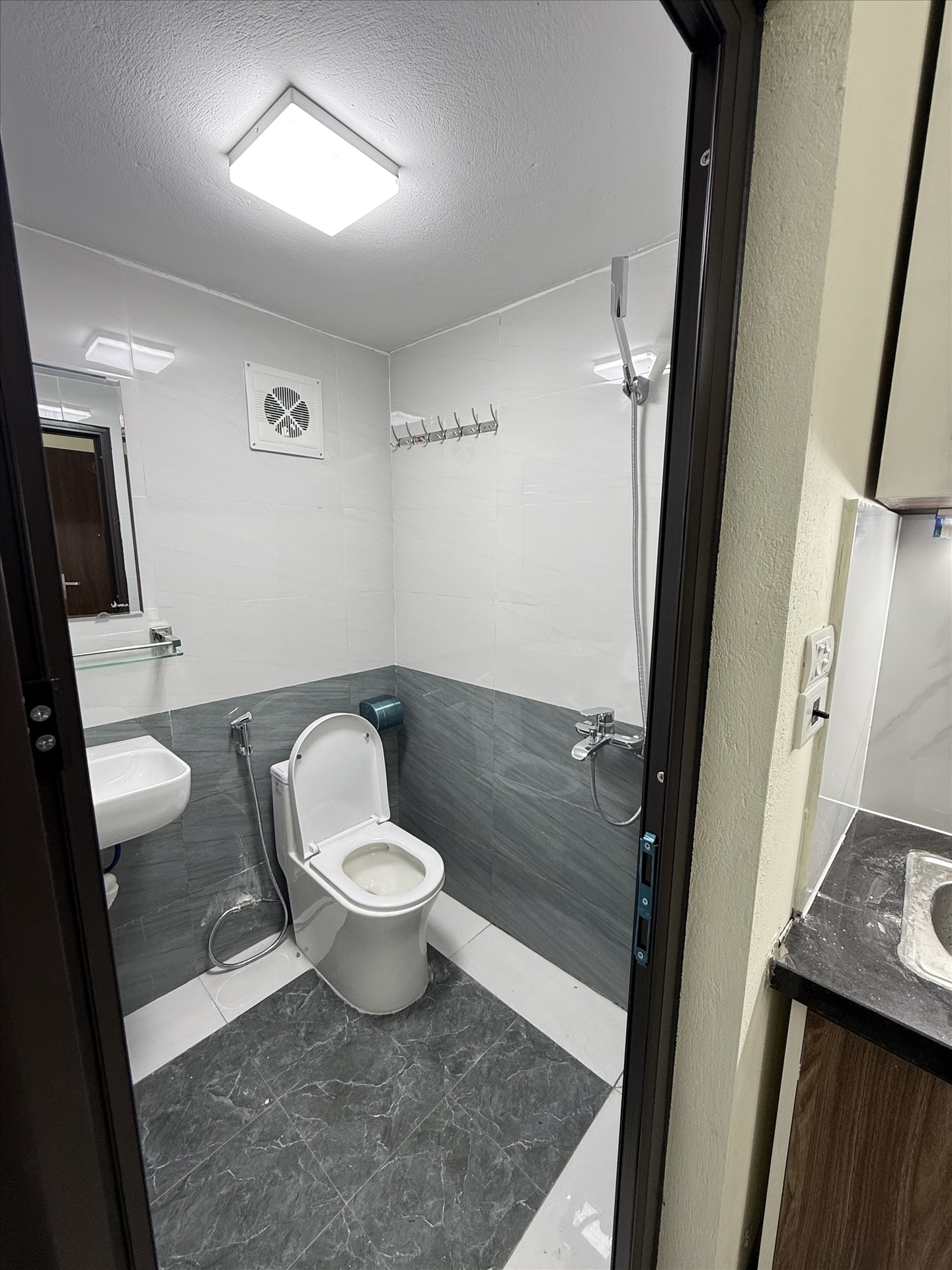 Phòng trọ Studio 20m2 tại NTV Apartment Mỹ Đình - Nam Từ Liêm - Phòng tắm