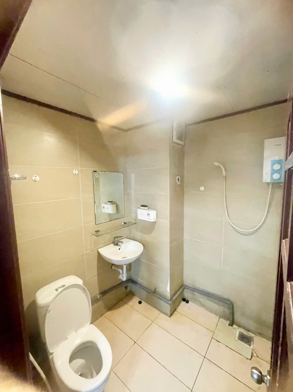 Phòng trọ Studio 25m2 tại AT Home Hoàng Văn Thụ - Tân Bình - Phòng tắm