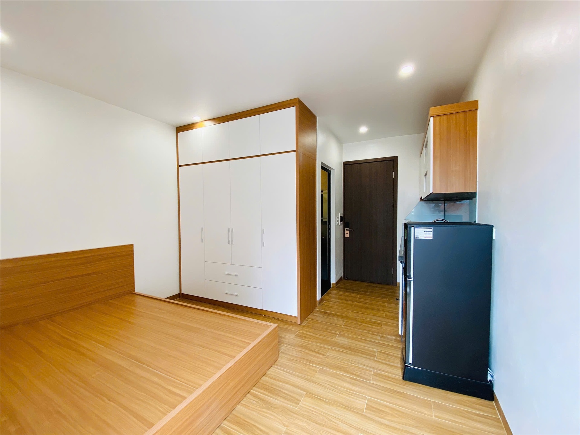 Phòng trọ DN House Nguyễn Khang - Cầu Giấy - Toàn cảnh tòa nhà (*)