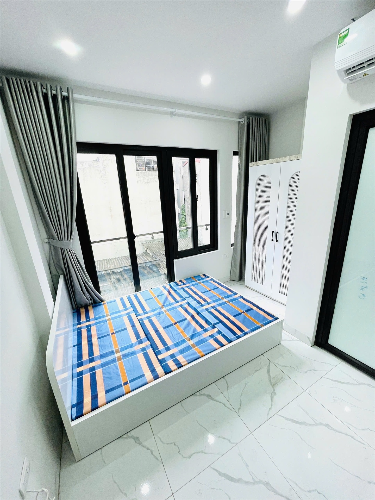 Phòng trọ LM Land Cầu Giấy - Cầu Giấy - Phòng (*)