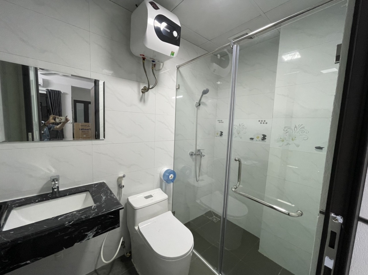 Phòng trọ Studio 25m2 tại Sunny Apartment Tú Mỡ - Cầu Giấy - Phòng tắm