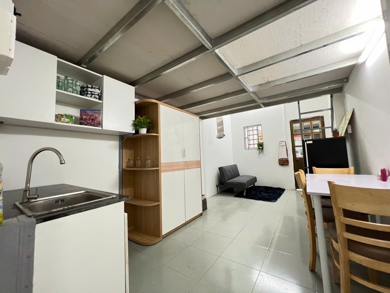 Phòng trọ Duplex 20m2 tại SHouse Âu Cơ - Tân Bình - Phòng khách