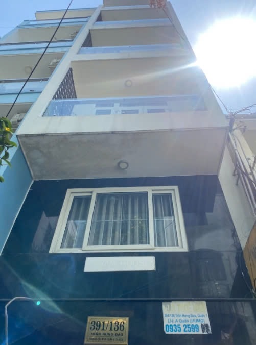 Phòng trọ Fam Home Trần Hưng Đạo - Quận 1 - Toàn cảnh tòa nhà (*)