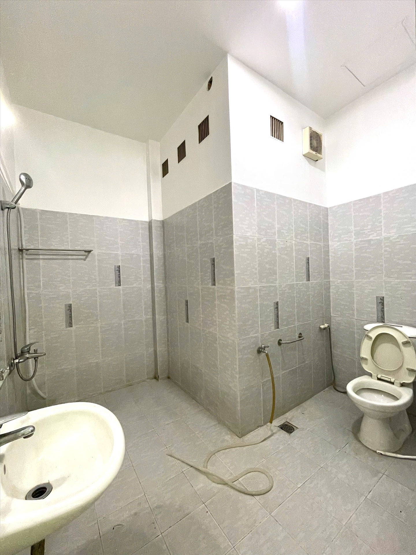 Phòng trọ 2 Phòng ngủ 100m2 tại AT Home Nguyễn Kiệm - Phú Nhuận - Phòng tắm
