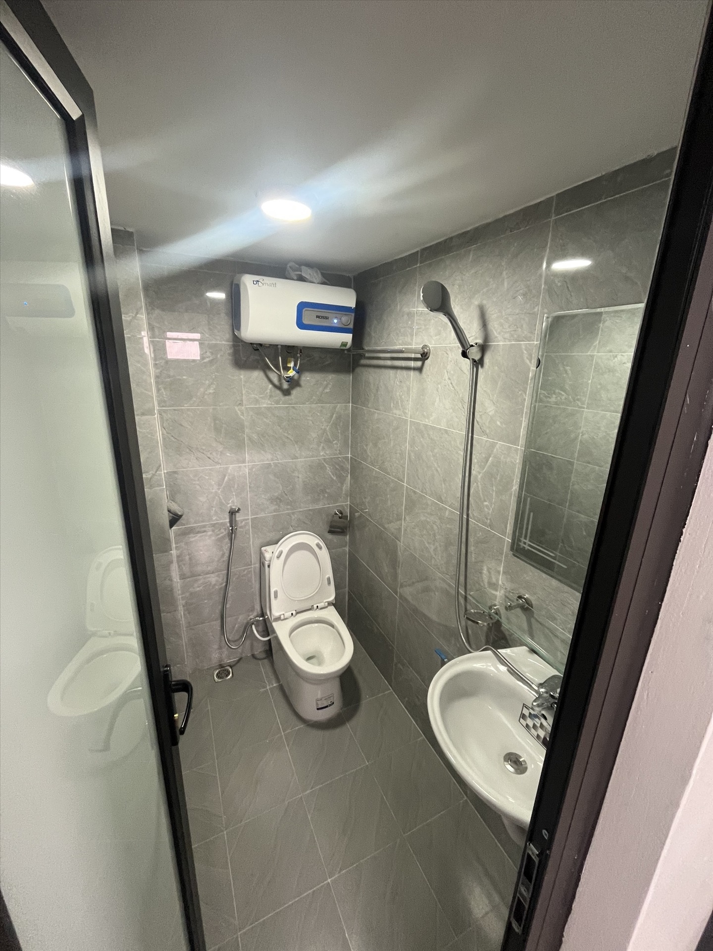 Phòng trọ Studio 20m2 tại CTC Home Cầu Diễn - Bắc Từ Liêm - Phòng tắm