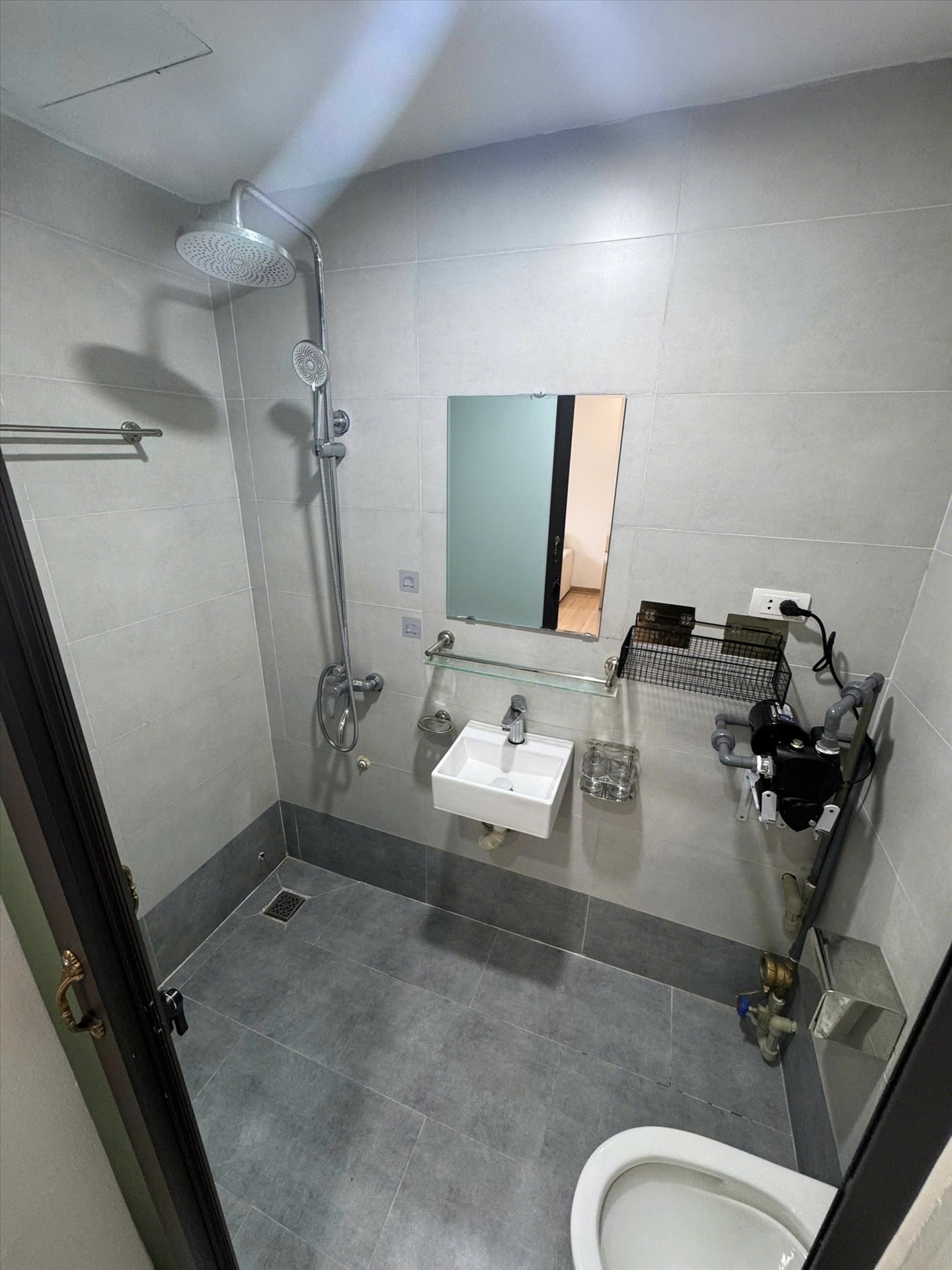 Phòng trọ Studio 30m2 tại DL House Trần Thái Tông - Cầu Giấy - Phòng tắm