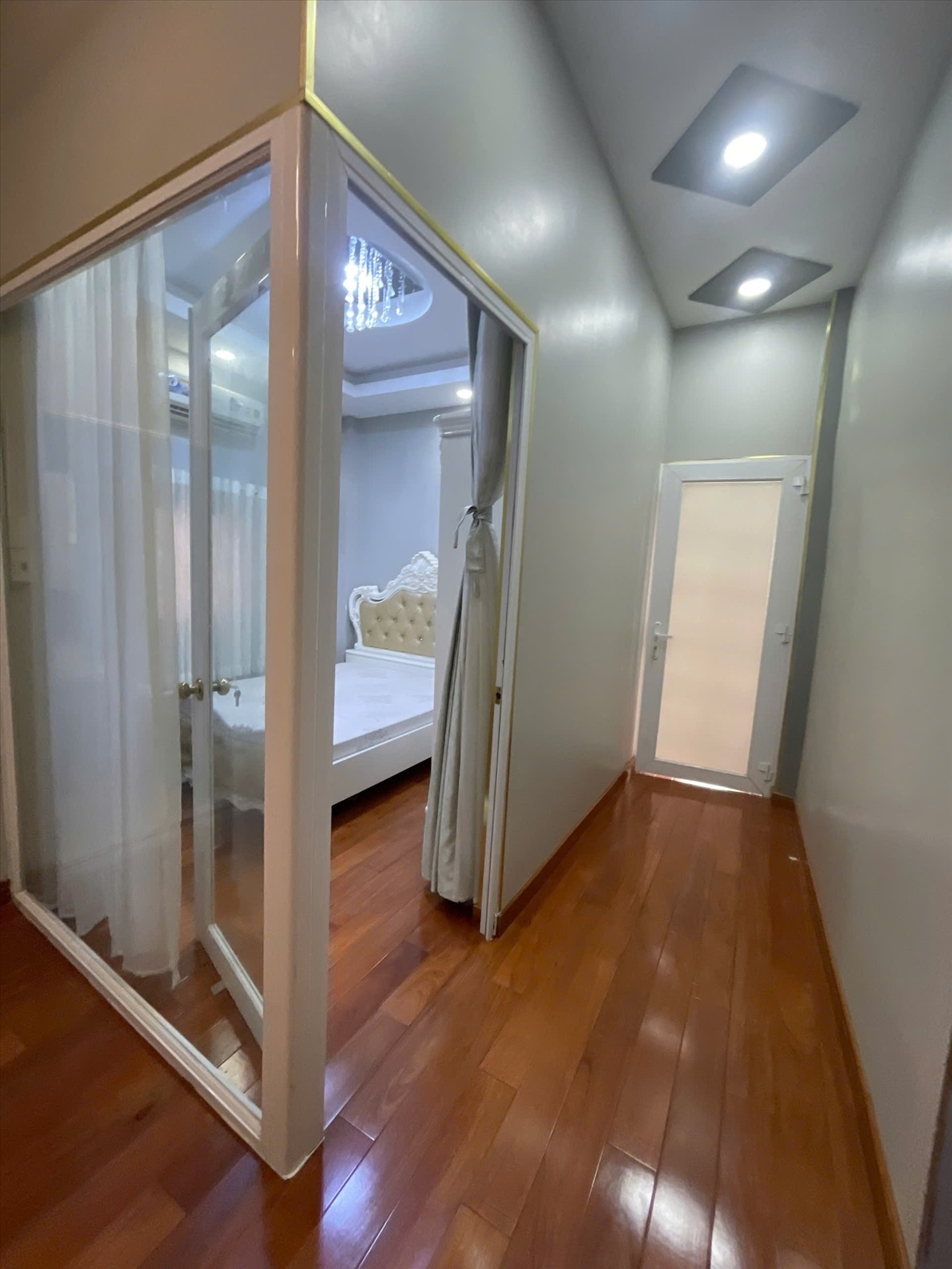 Phòng trọ PT Room Lê Văn Sỹ - Quận 3 - Phòng (*)