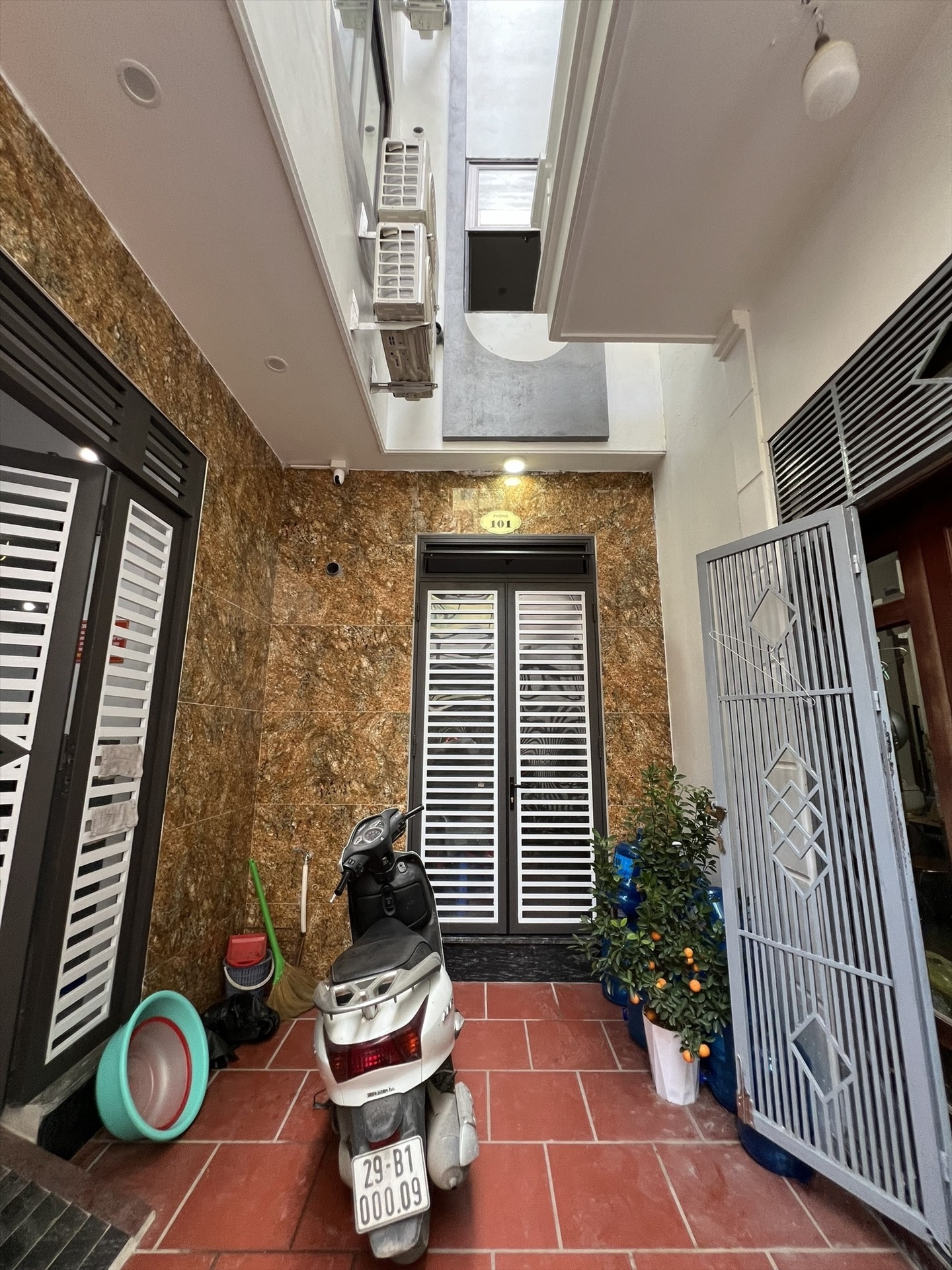 Phòng trọ CTC Home Cầu Diễn - Bắc Từ Liêm - Toàn cảnh tòa nhà (*)