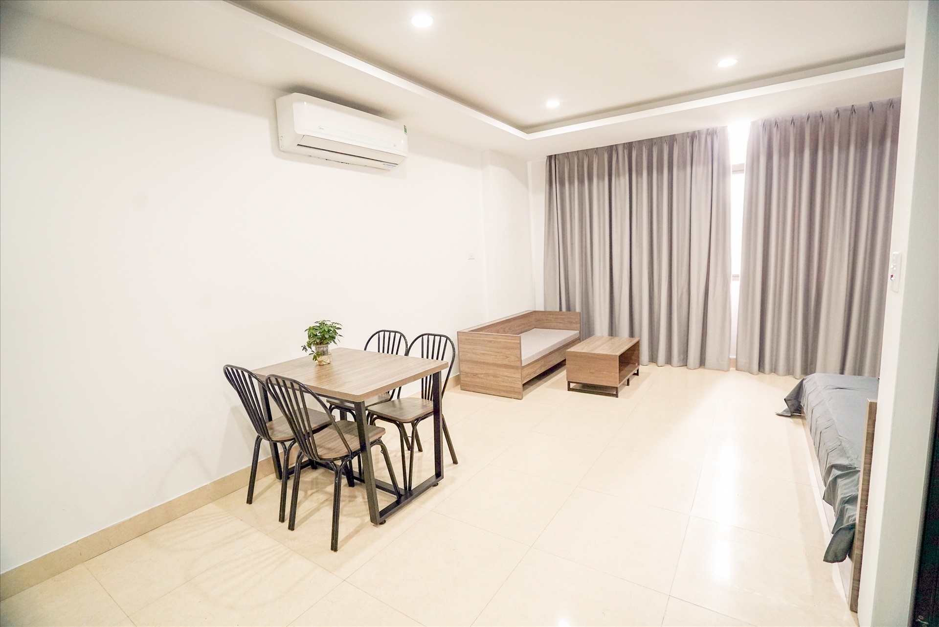 Phòng trọ RenHouse Nguyễn Văn Huyên - Cầu Giấy - Phòng (*)