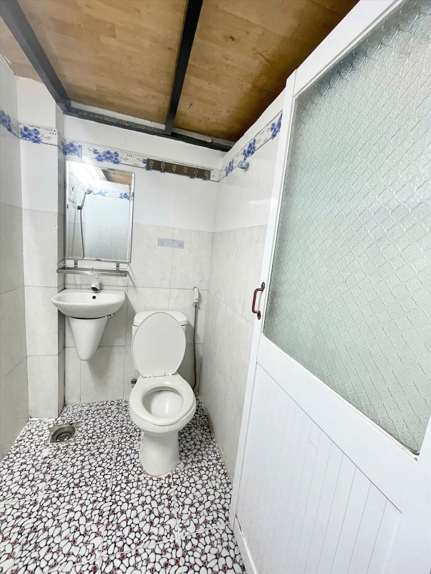 Phòng trọ Duplex 18m2 tại Fam Home Đường B2 - Tân Phú - Phòng tắm