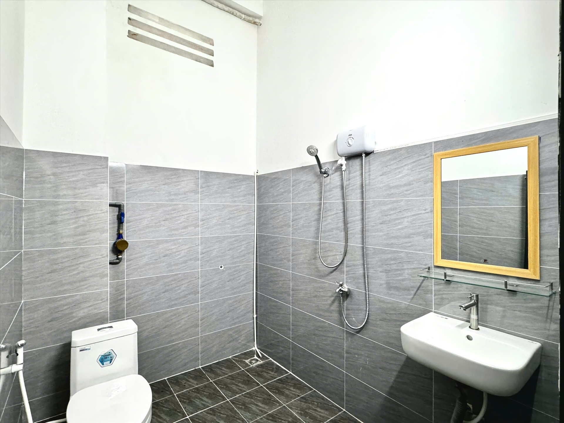 Phòng trọ 2 Phòng ngủ 60m2 tại XĐ House Lê Quốc Hưng - Quận 4 - Phòng tắm