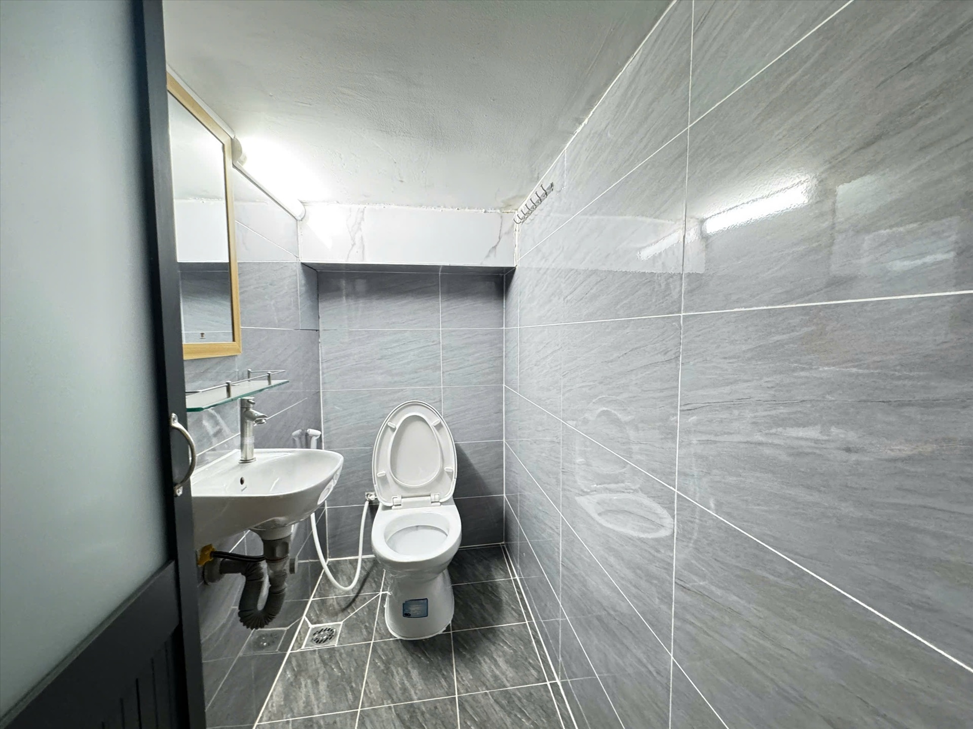 Phòng trọ 1 Phòng ngủ 35m2 tại XĐ House Lê Quốc Hưng - Quận 4 - Phòng tắm