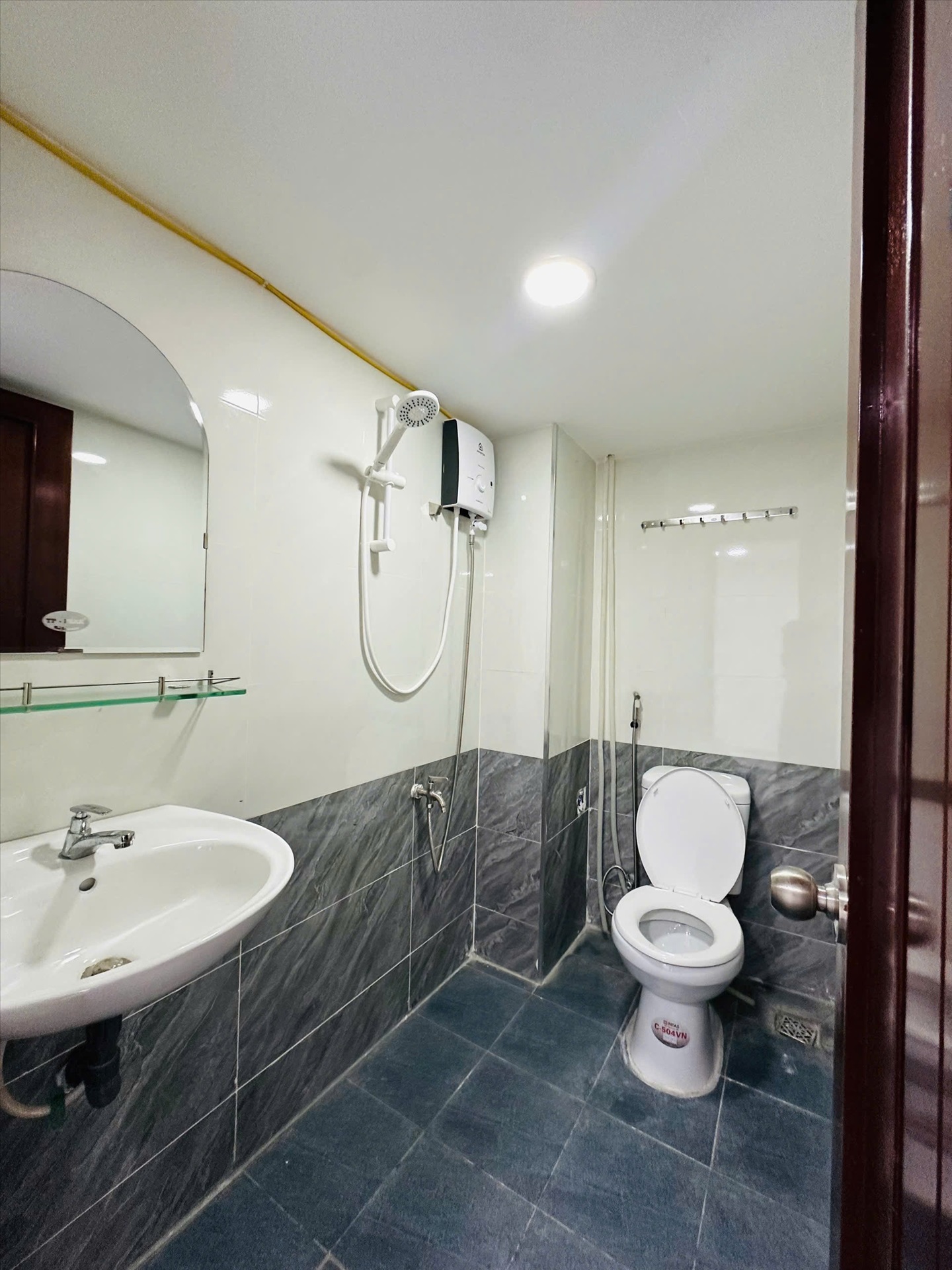 Phòng trọ Duplex 35m2 tại AT Home Nguyễn Hồng Đào - Tân Bình - Phòng tắm