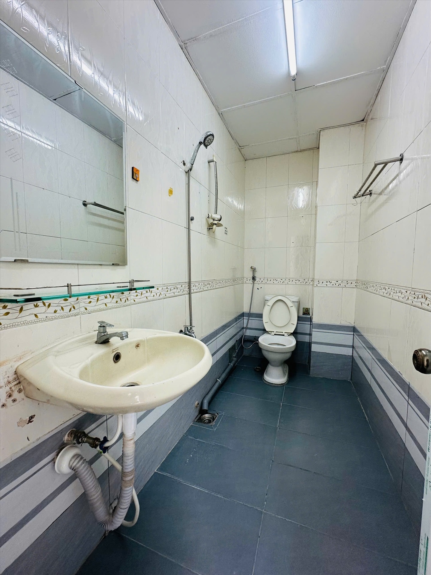 Phòng trọ Studio 30m2 tại AT Room Nguyễn Hồng Đào - Tân Bình - Phòng tắm